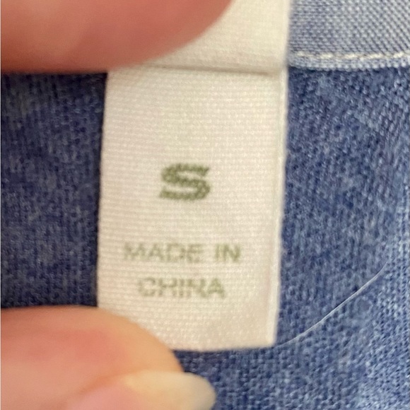 ANTHROPOLOGIE Denim and jersey blouse with embroidery and lace detail. - Picture 10 of 10